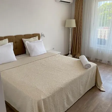 Avenue Hotel 2*